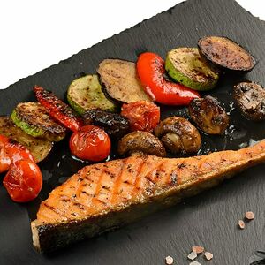 Стейк Лосося с овощами гриль