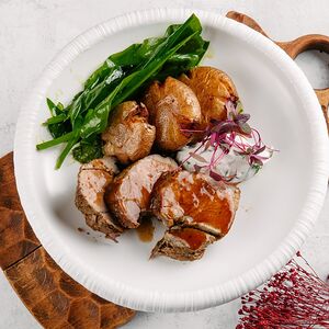 Томленая баранина с мятым картофелем, чимичурри и кремом из копченого мацони