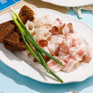 Ассорти сала с печеным чесноком