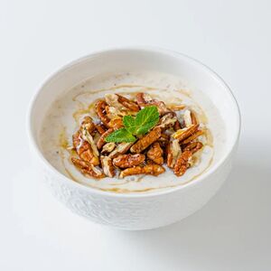 Овсяная каша с орехами и медом