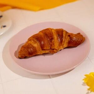 Круассан с малиной 