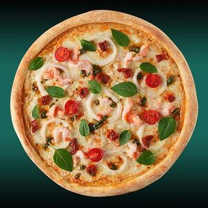 Пицца с морепродуктами и сливочным соусом