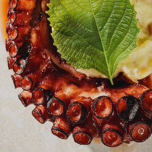 Осьминог с толчёным картофелем