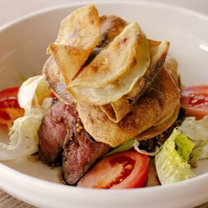 Салат с говядиной и цукини