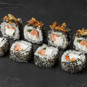 Ролл Блэк с лососем