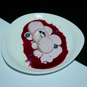 Сырники с муссом из черной смородины