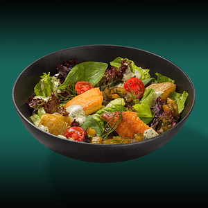 Салат с копченым палтусом и карамельными огурцами