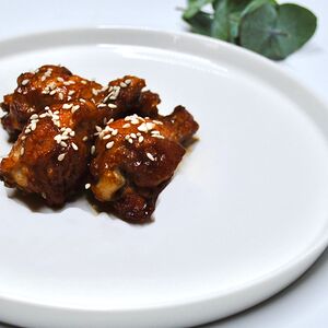 Куриные крылышки терияки с кунжутом M