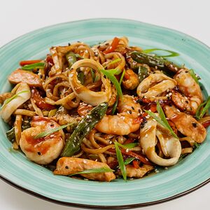 Вок с морепродуктами