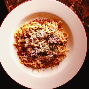 Паста с уткой и соусом Жу