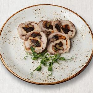 Куриный рулет с курагой и черносливом 