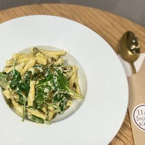 Казаречче со шпинатом и орехами, тыквенными семечками