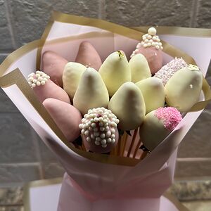 Букет из клубники в шоколаде