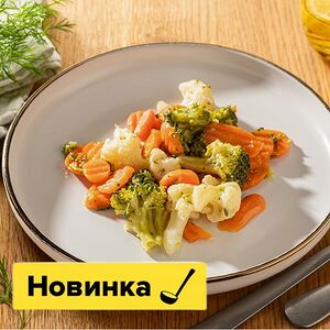 Паровые овощи с соусом песто