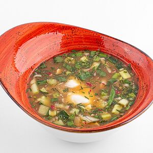 Окрошка на квасе с колбасой и редисом