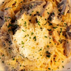 Паста с курицей и грибами