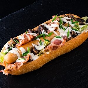 Хот-дог с беконом и грибами