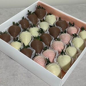 Клубника в шоколаде в коробке 15