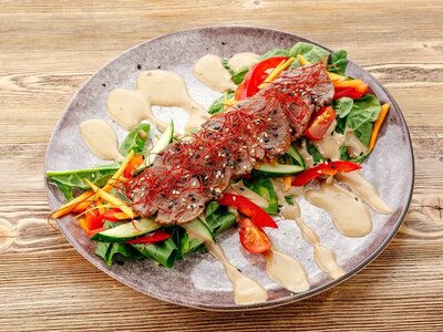 Тёплый салат с говядиной 