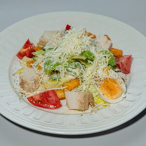 Цезарь с сыром сулугуни и курицей