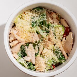 Салат Цезарь с курицей