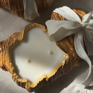 Свеча Круассан ручной работы 