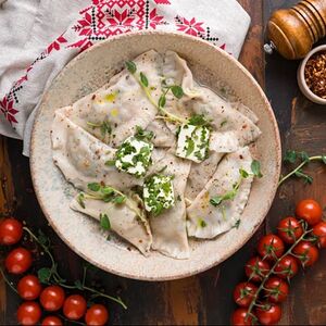 Вареники с картофелем, луком и лисичками