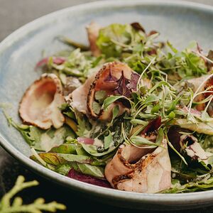 Салат с ростбифом из утки