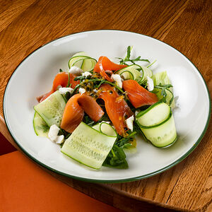 Салат с лососем