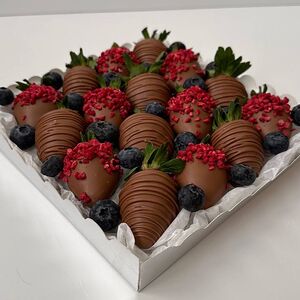 Клубника в шоколаде 16 шт LI