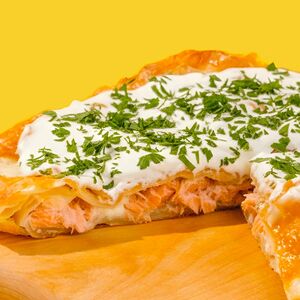 Пирог с красной рыбой