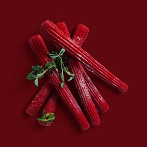 Чуррос Red Красный бархат с сахарной пудрой, джемом малина-маракуйя и сгущенкой