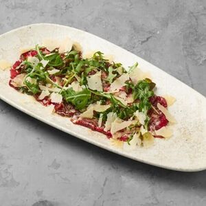 Карпаччо из говядины с пармезаном