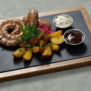 Ассорти колбасок на гриле 