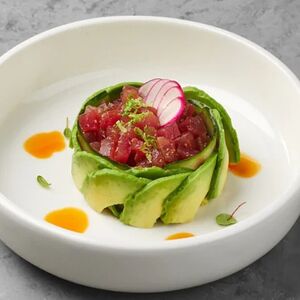 Тартар из тунца с авокадо