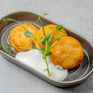 Картофельные оладьи с соусом Крем-чиз