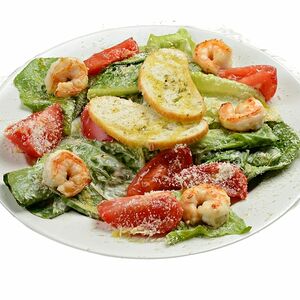 Салат цезарь с креветками