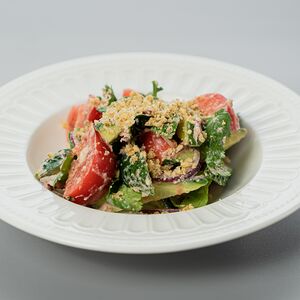 Овощной салат по-грузински с орехами 