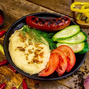 Картофельное пюре с запеченной колбаской