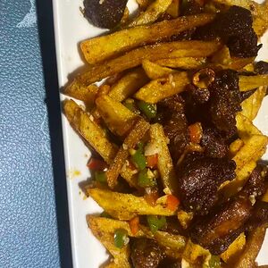 Картофель фри с хрустящей свининой