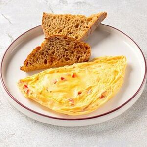 Омлет с сыром, томатами и беконом