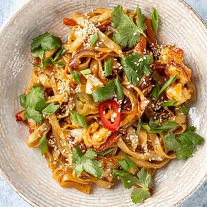 Удон с морепродуктами и овощами