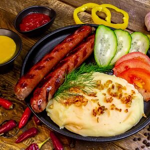 Картофельное пюре с колбасками
