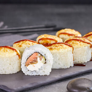 Ролл Нежный с лососем запеченный