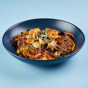 Яки соба с морепродуктами