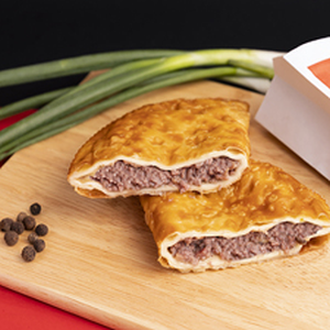 Чебурек с ягненком и барбарисом