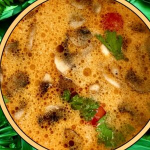 Суп Том ям с курицей большая порция 