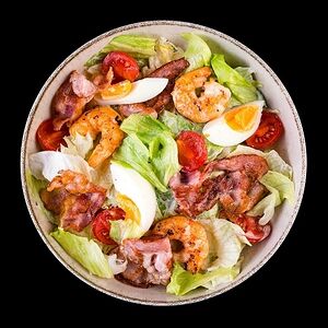 Салат с креветками и беконом