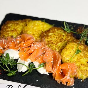 Деруны с форелью и творожным сыром L
