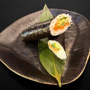 Закуска: Хэнд ролл с лососем